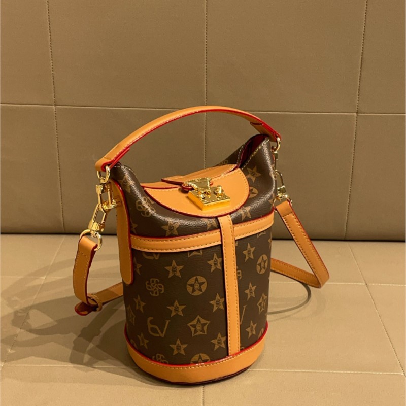 Women Bags High End Brands - กระเป๋าผู้หญิงแบรนด์หรูหราแบบเบา กระเป๋าทรงบัคเก็ต รุ่นใหม่ปี 2024 ให้ความรู้สึกหรูหรา แฟชั่นฤดูใบไม้ร่วงและฤดูหนาว