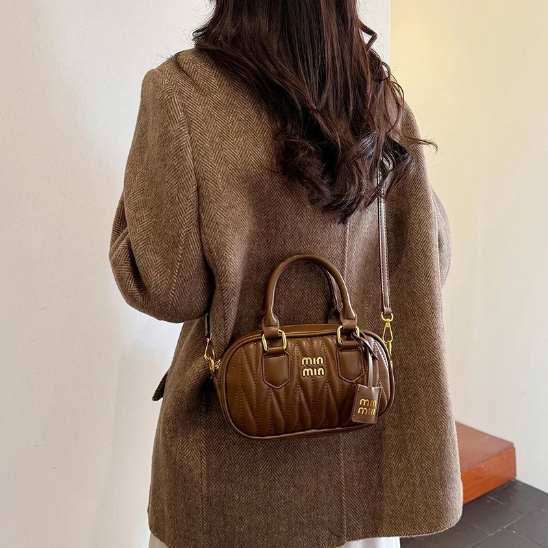 Women Bags Popular Brands - กระเป๋าใส่ผ้าอ้อม กระเป๋าสะพายหนังหรูหรา กระเป๋าถือสำหรับผู้หญิง โดยแบรนด์หรู ดีไซเนอร์ชื่อดัง ยอดนิยม