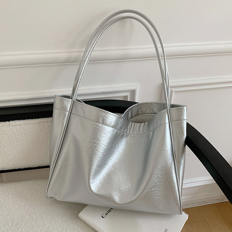 Women Bags On Sale - กระเป๋าโท้ทขนาดใหญ่สไตล์ลำลองสำหรับเดินทาง กระเป๋าสะพายไหล่ผู้หญิง ดีไซน์หรูหรา หนัง PU นุ่ม