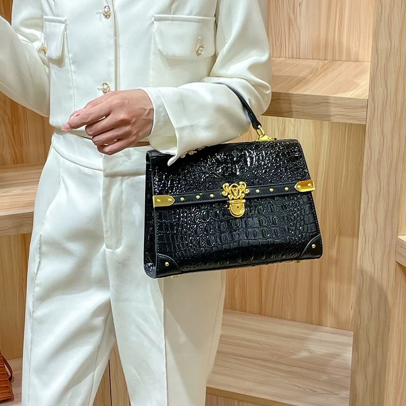 กระเป๋าผ้าอ้อมหนังสุดฮิต คลาสส - Women Bags Popular Brands บทวิจารณ์และราคา